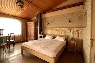 Отель Artists Residence in Tbilisi Тбилиси Двухместный номер с 1 кроватью и террасой-6