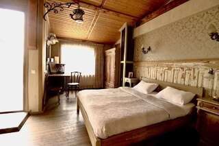 Отель Artists Residence in Tbilisi Тбилиси Двухместный номер с 1 кроватью и террасой-1